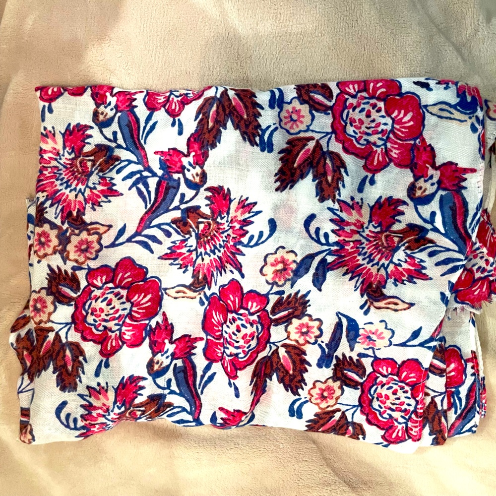 Old Navy Floral Scarf 🌸